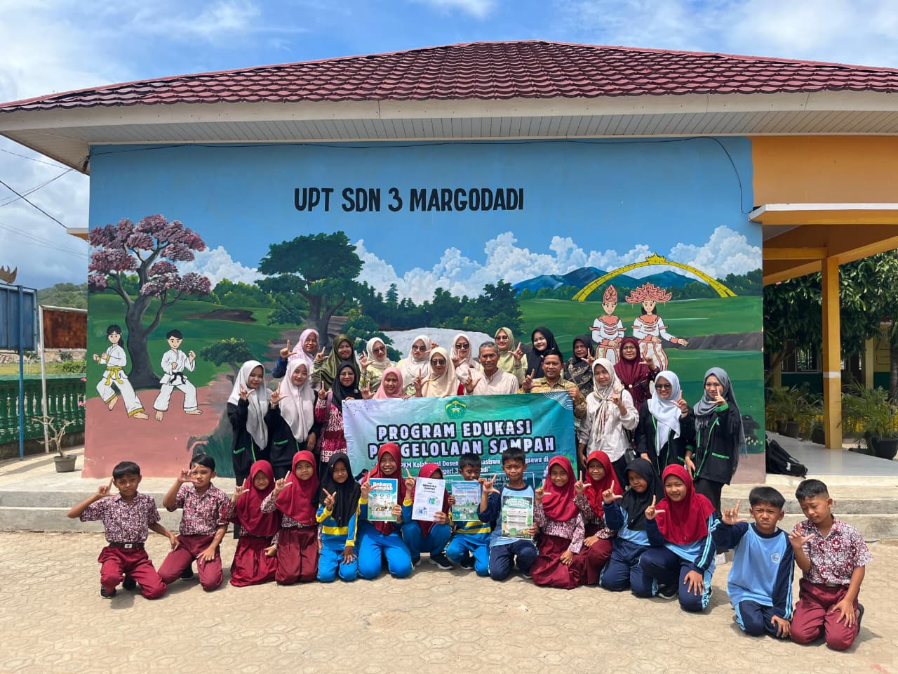 STIT Pringsewu Gelar Program Edukasi Pengelolaan Sampah di SD Negeri 3 Margodadi